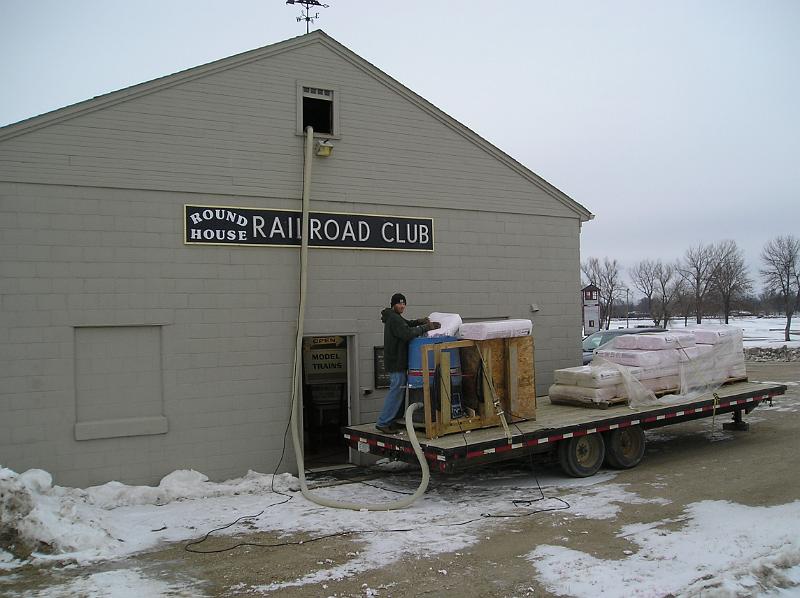 club insulation 014.JPG - Shaun setting up the machine